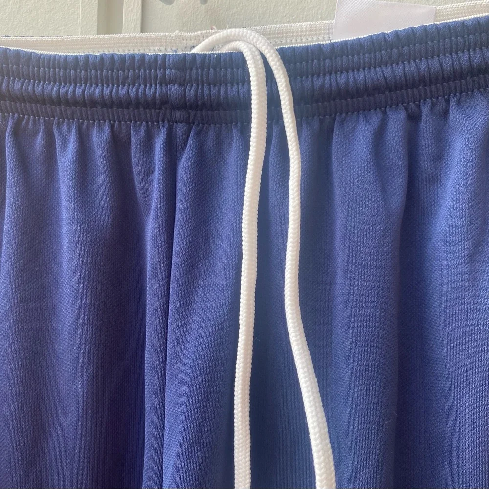 Women’s Nike Shorts - Picture 4 of 5